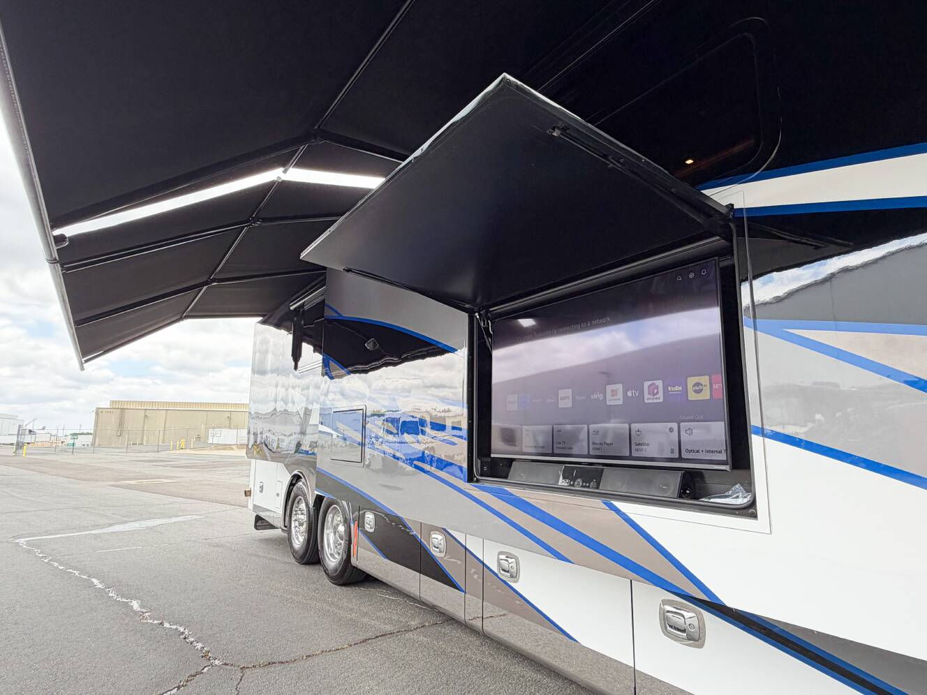 A photo of this 2021 Tiffin Motorhomes ZEPHYR 45 PZ