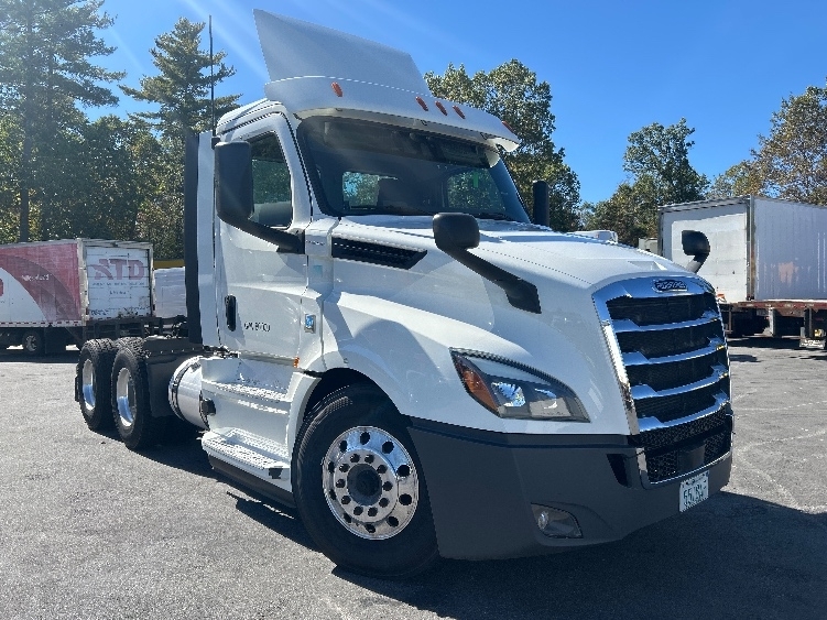 2019 FREIGHTLINER CASCADIA 126 in Braintree, MA