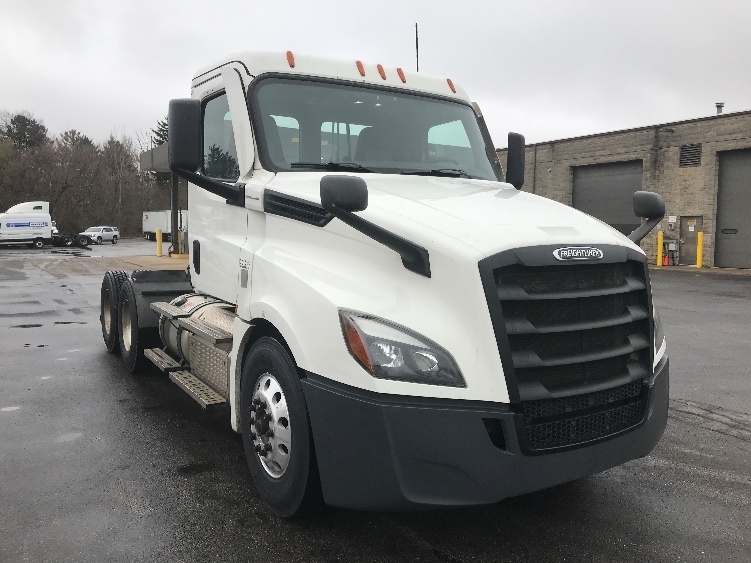 2020 FREIGHTLINER CASCADIA 126 in Pewaukee, WI