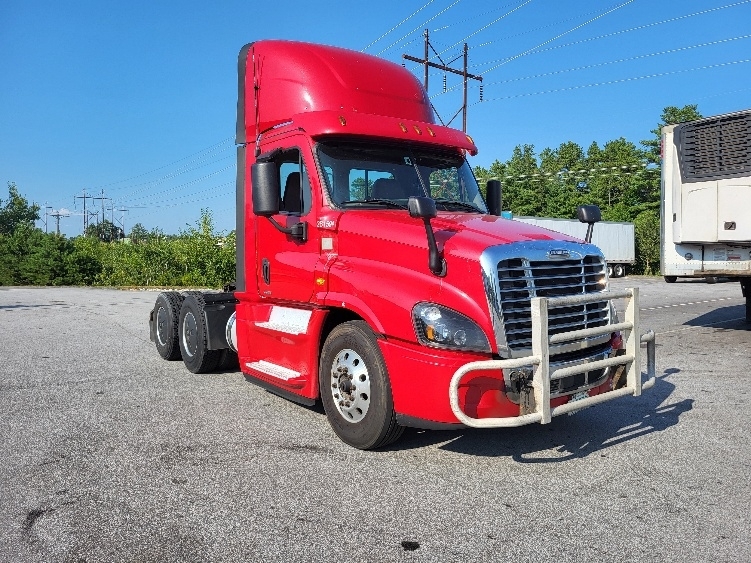 2019 FREIGHTLINER CASCADIA 125 in Londonderry, NH