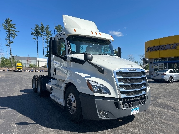 2019 FREIGHTLINER CASCADIA 126 in Londonderry, NH