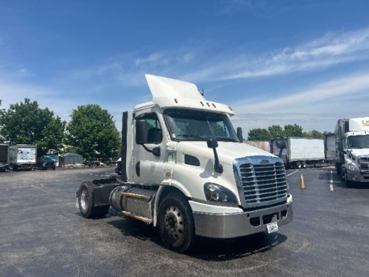 2018 FREIGHTLINER CASCADIA 113 in Louisville, KY