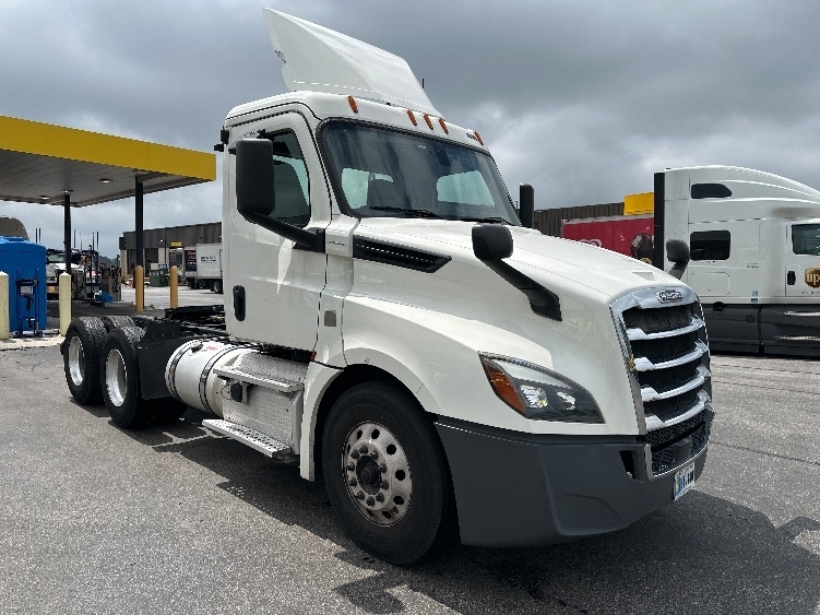 2019 FREIGHTLINER CASCADIA 126 in Chesapeake, VA