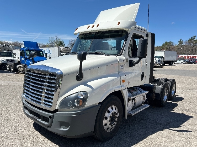 2019 FREIGHTLINER CASCADIA 125 in Auburn, MA