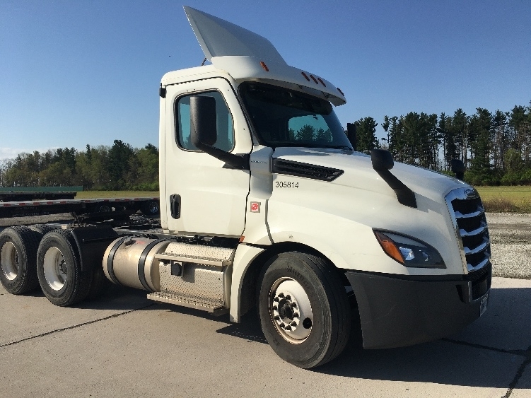 2019 FREIGHTLINER CASCADIA 126 in Wilmington, OH