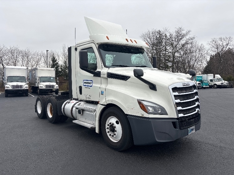 2018 FREIGHTLINER CASCADIA 126 in Cranbury, NJ