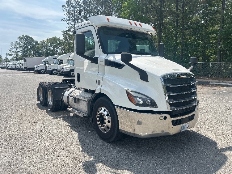 2020 FREIGHTLINER CASCADIA 116 in Jacksonville, FL