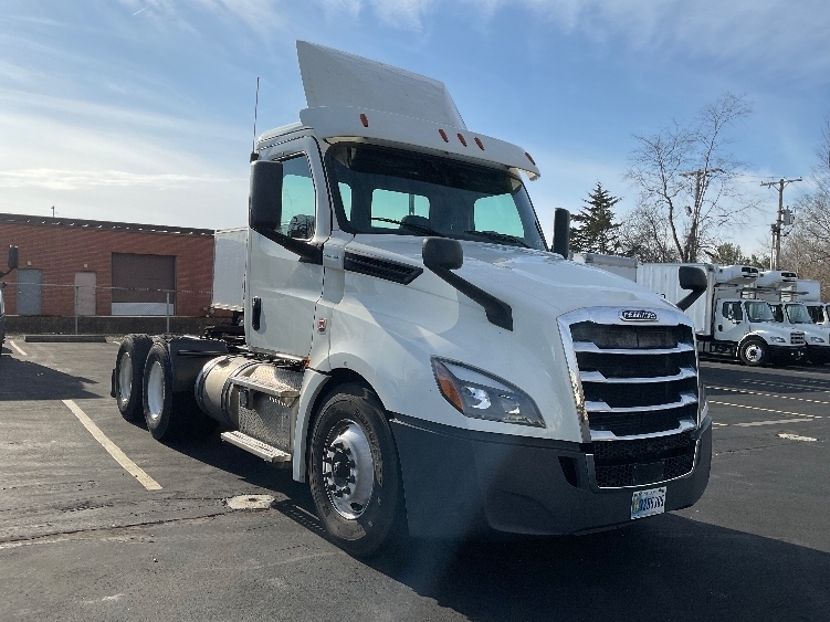 2019 FREIGHTLINER CASCADIA 126 in Bloomington, IN