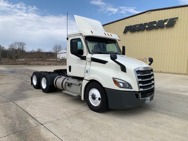 2019 FREIGHTLINER CASCADIA 126 in Fort Wayne, IN
