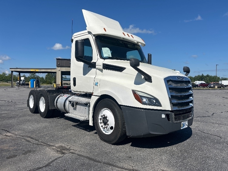 2019 FREIGHTLINER CASCADIA 126 in Londonderry, NH