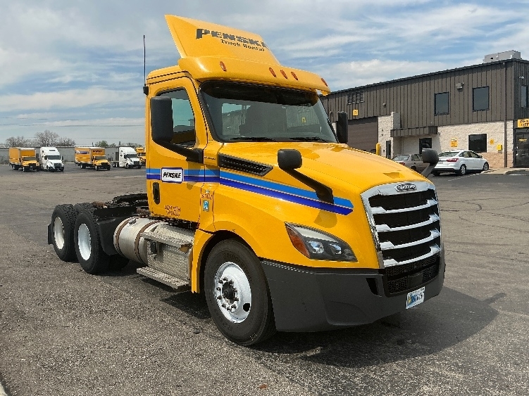 2020 FREIGHTLINER CASCADIA 126 in Erlanger, KY