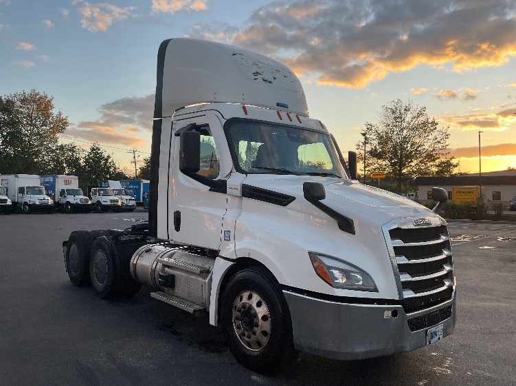 2020 FREIGHTLINER CASCADIA 126 in Millville, NJ