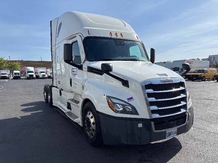 2021 FREIGHTLINER CASCADIA 126 in Hazleton, PA