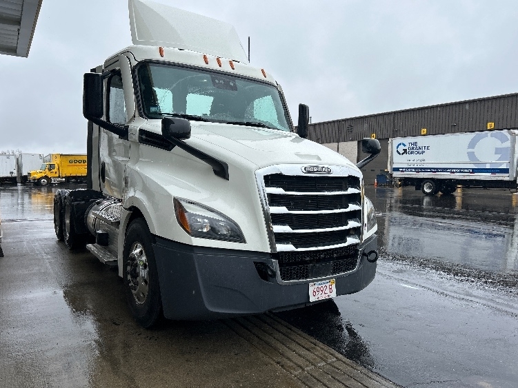 2022 FREIGHTLINER CASCADIA 126 in Londonderry, NH