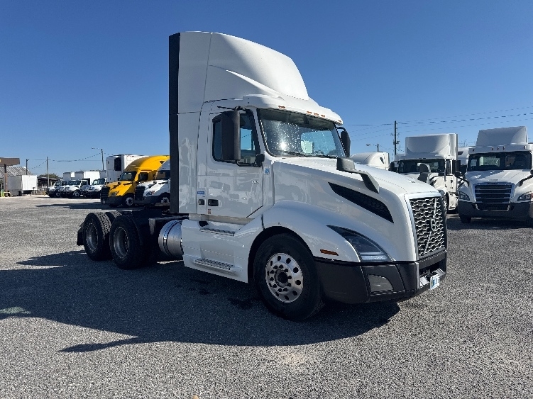 2019 VOLVO VNL64T300 in Dothan, AL