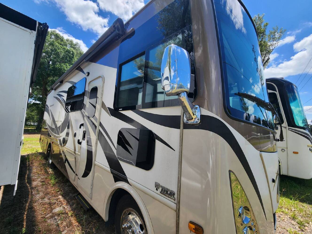 A photo of this 2017 Thor WINDSPORT 29M