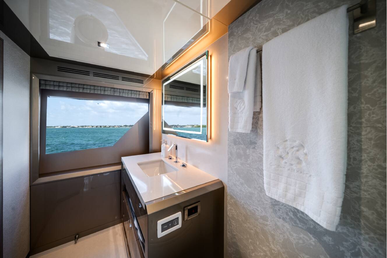 A photo of this 2023 Ocean Alexander 27R