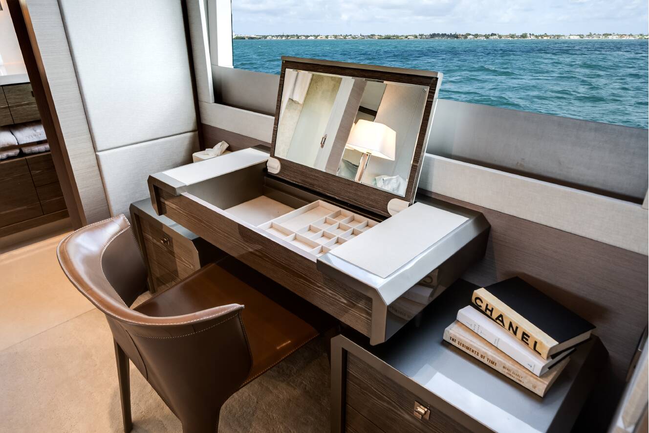 A photo of this 2023 Ocean Alexander 27R