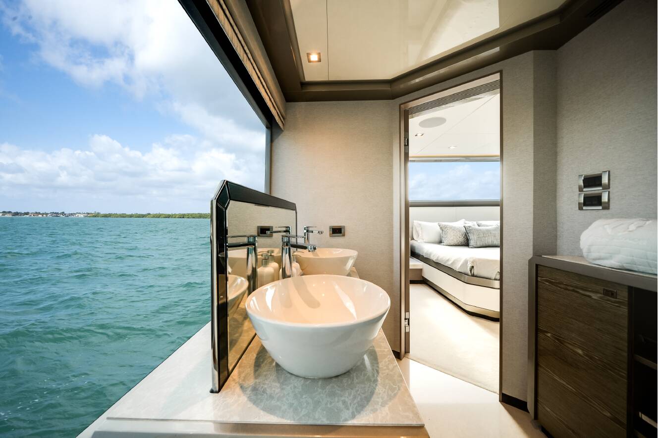A photo of this 2023 Ocean Alexander 27R