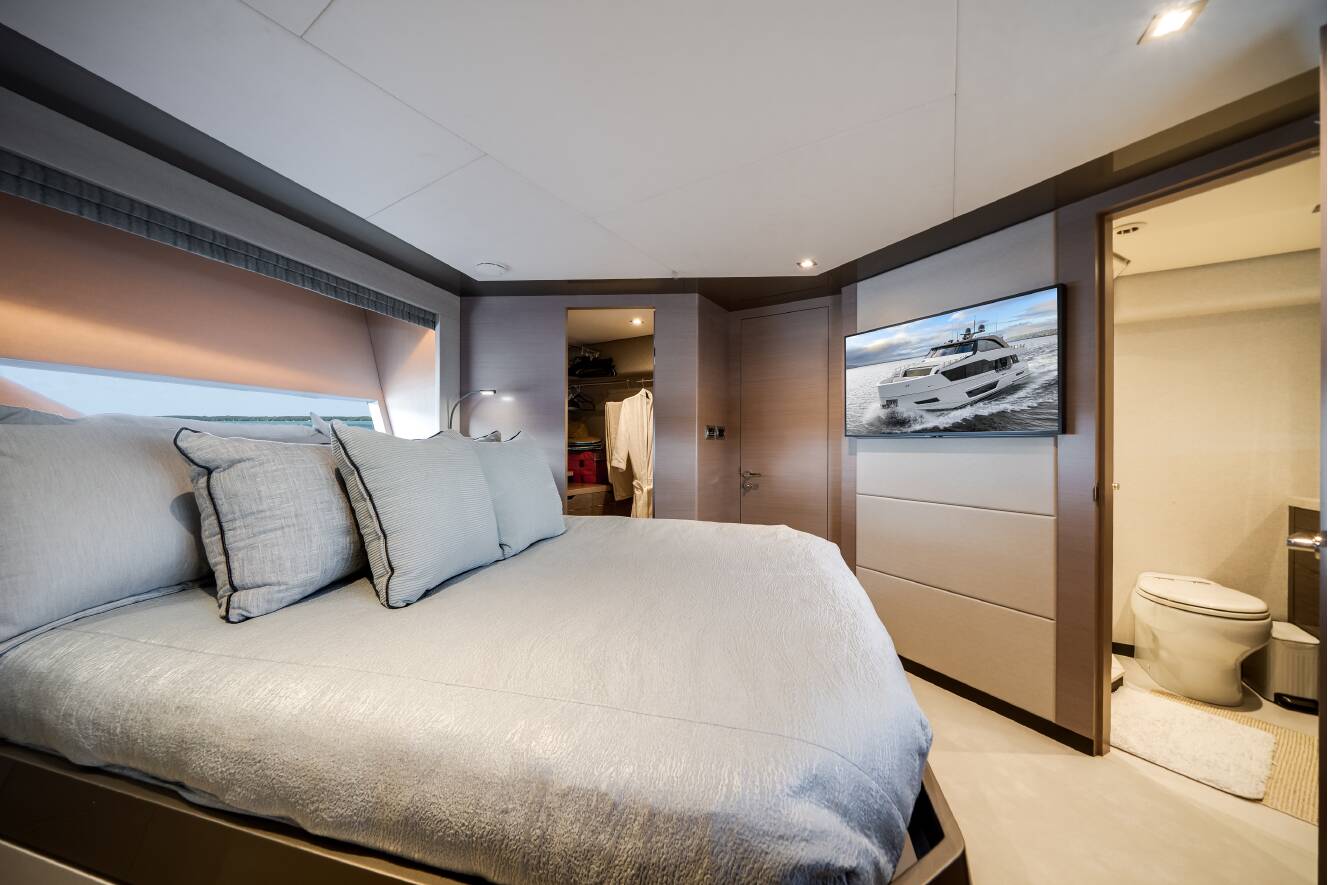 A photo of this 2023 Ocean Alexander 27R