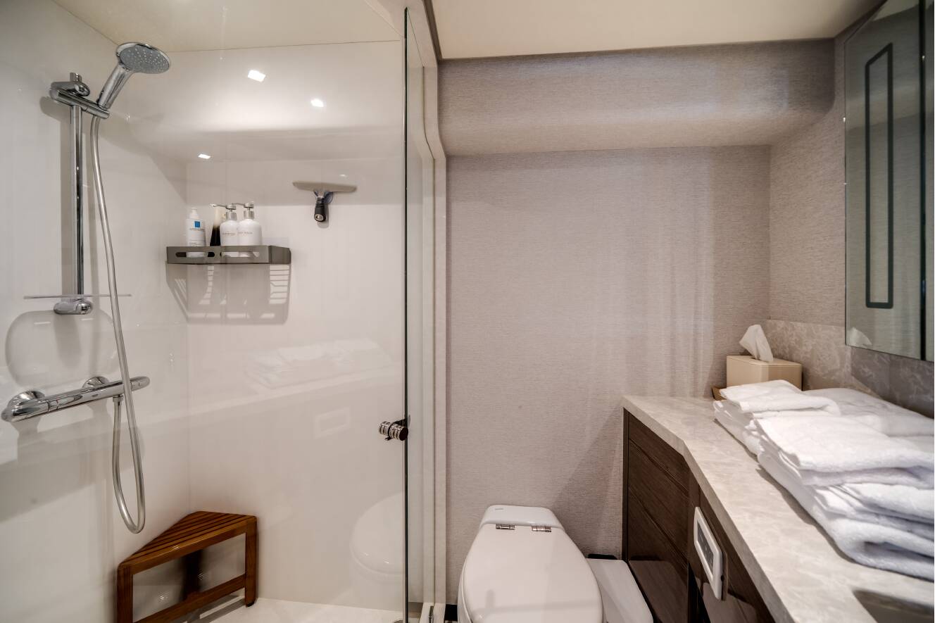 A photo of this 2023 Ocean Alexander 27R