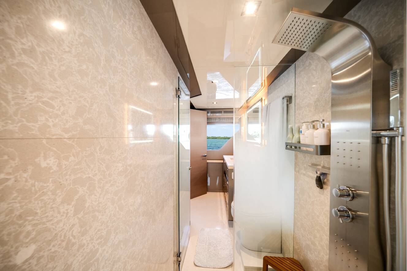 A photo of this 2023 Ocean Alexander 27R