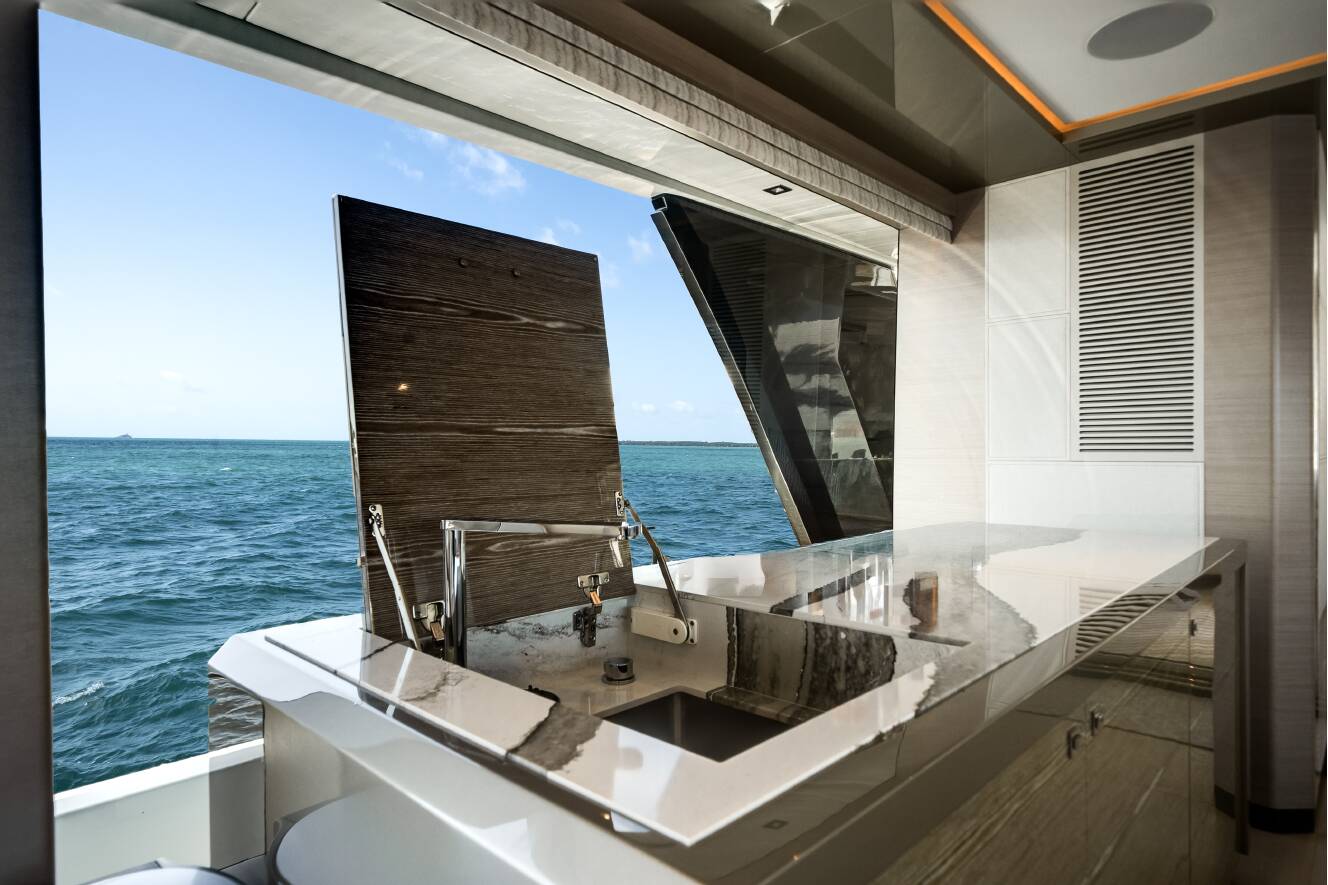A photo of this 2023 Ocean Alexander 27R