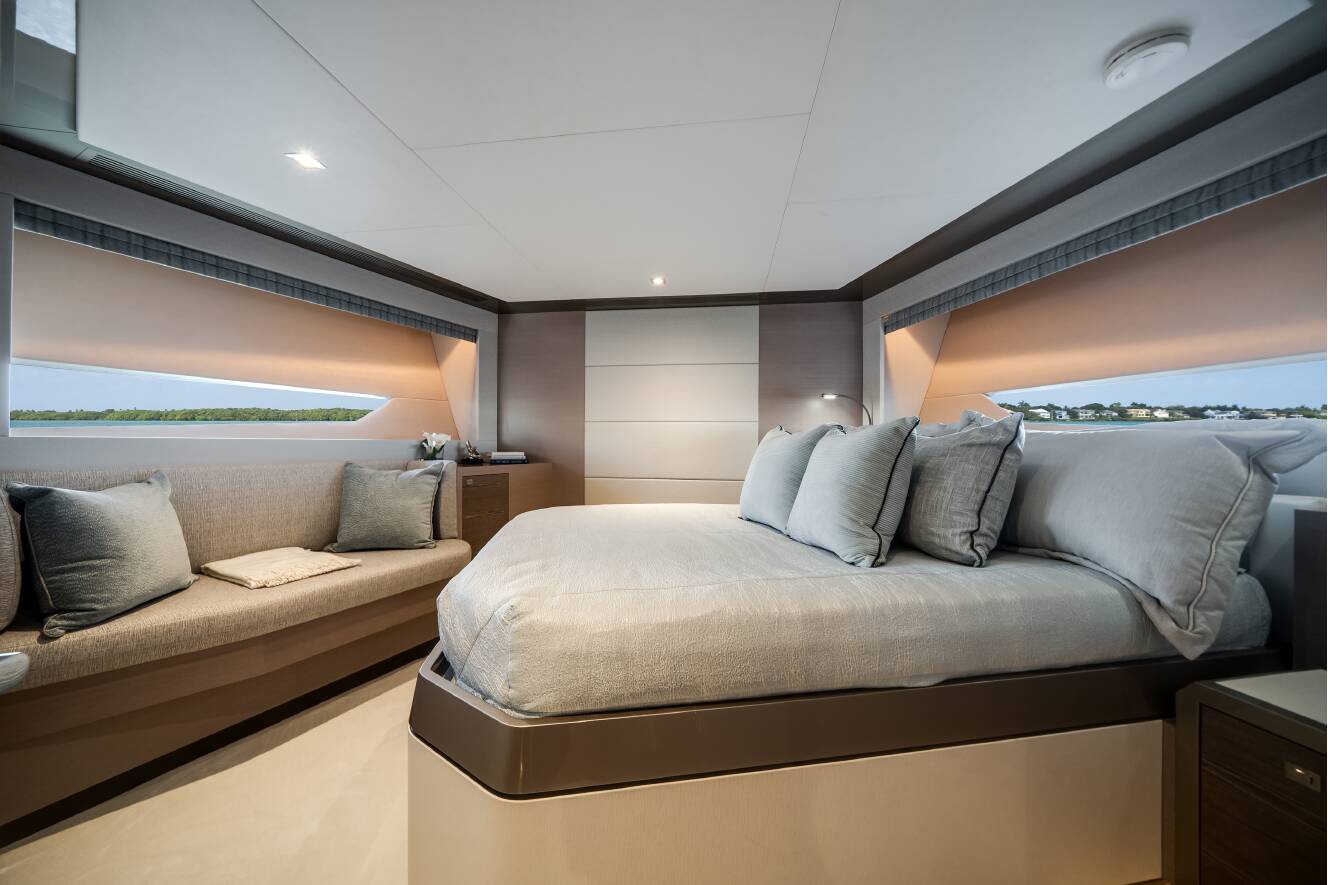 A photo of this 2023 Ocean Alexander 27R