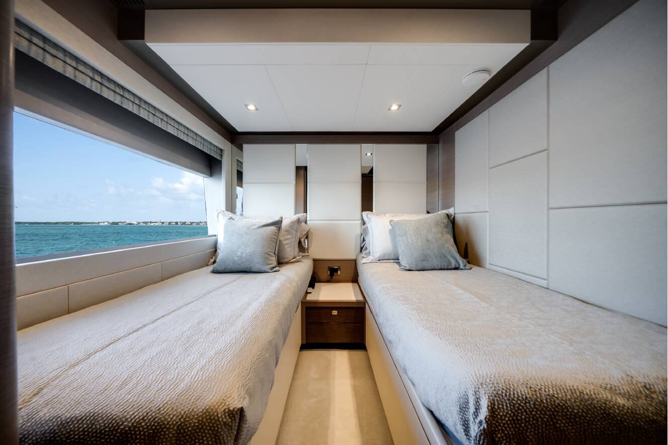 A photo of this 2023 Ocean Alexander 27R