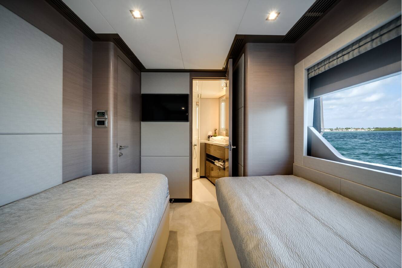 A photo of this 2023 Ocean Alexander 27R
