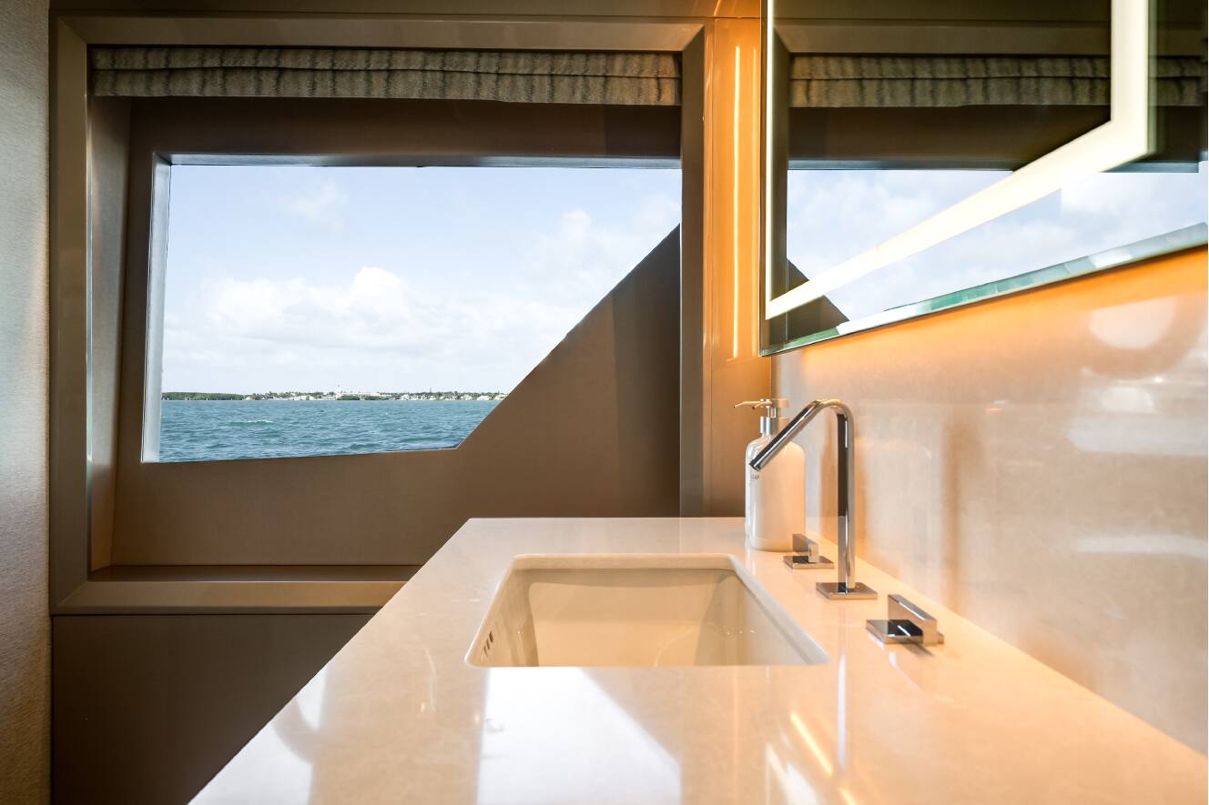 A photo of this 2023 Ocean Alexander 27R