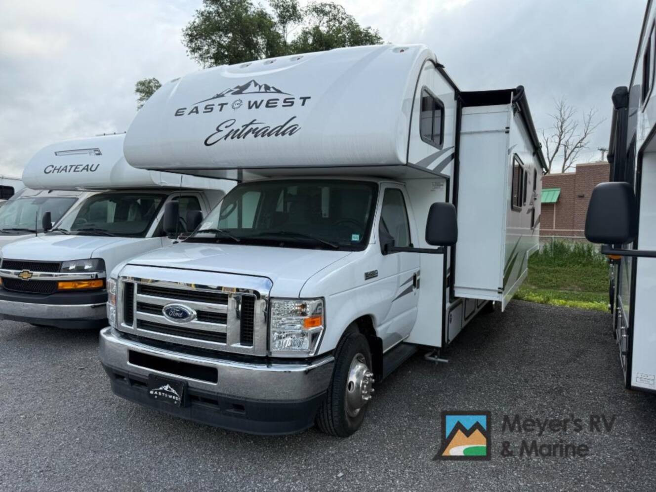 A photo of this 2025 East To West Entrada 3100FBF