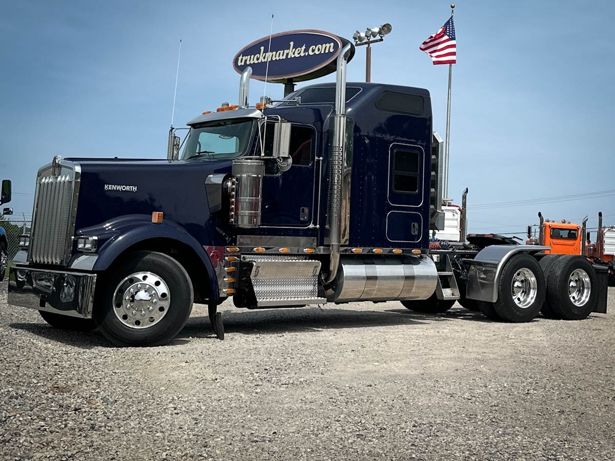 2019 KENWORTH W900L in Olive Branch, MS