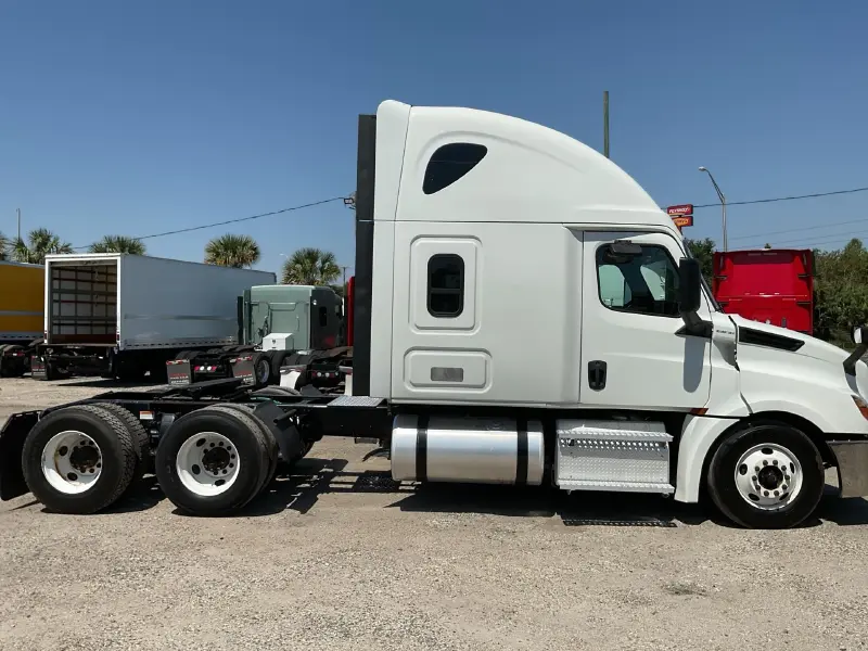 2020 FREIGHTLINER CASCADIA 126