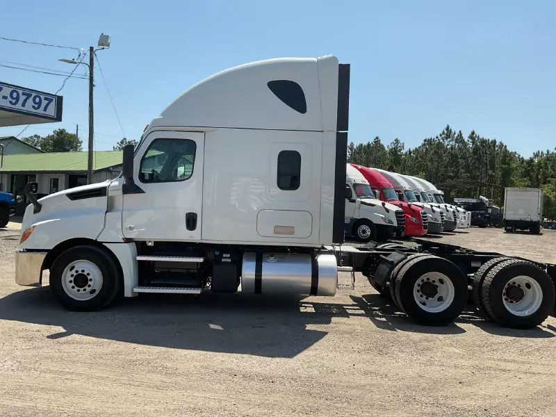 2020 FREIGHTLINER CASCADIA 126