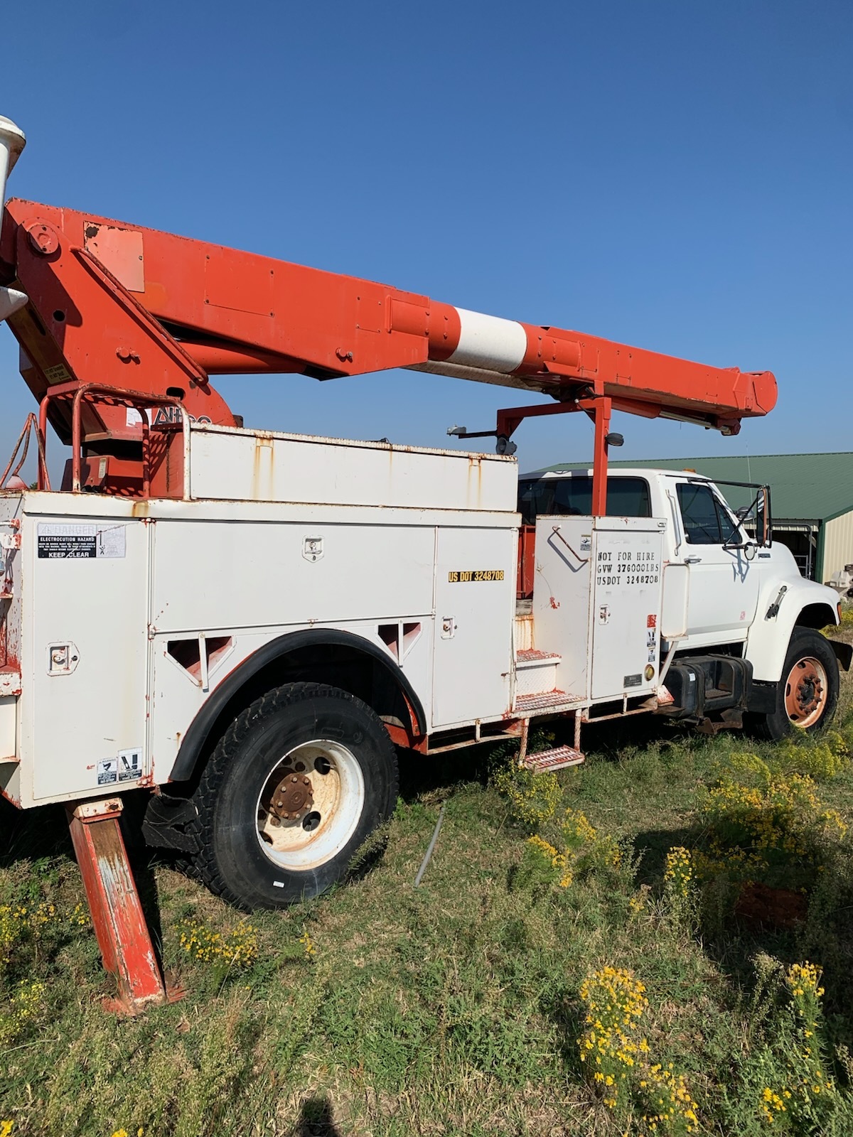 1998 FORD F800 in Calumet, OK