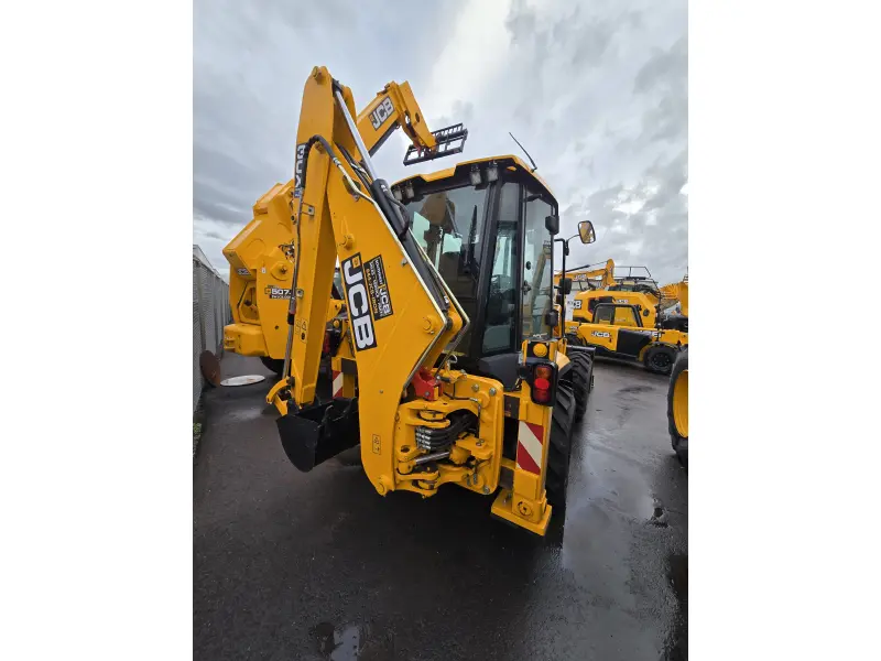 2023 JCB 3CX