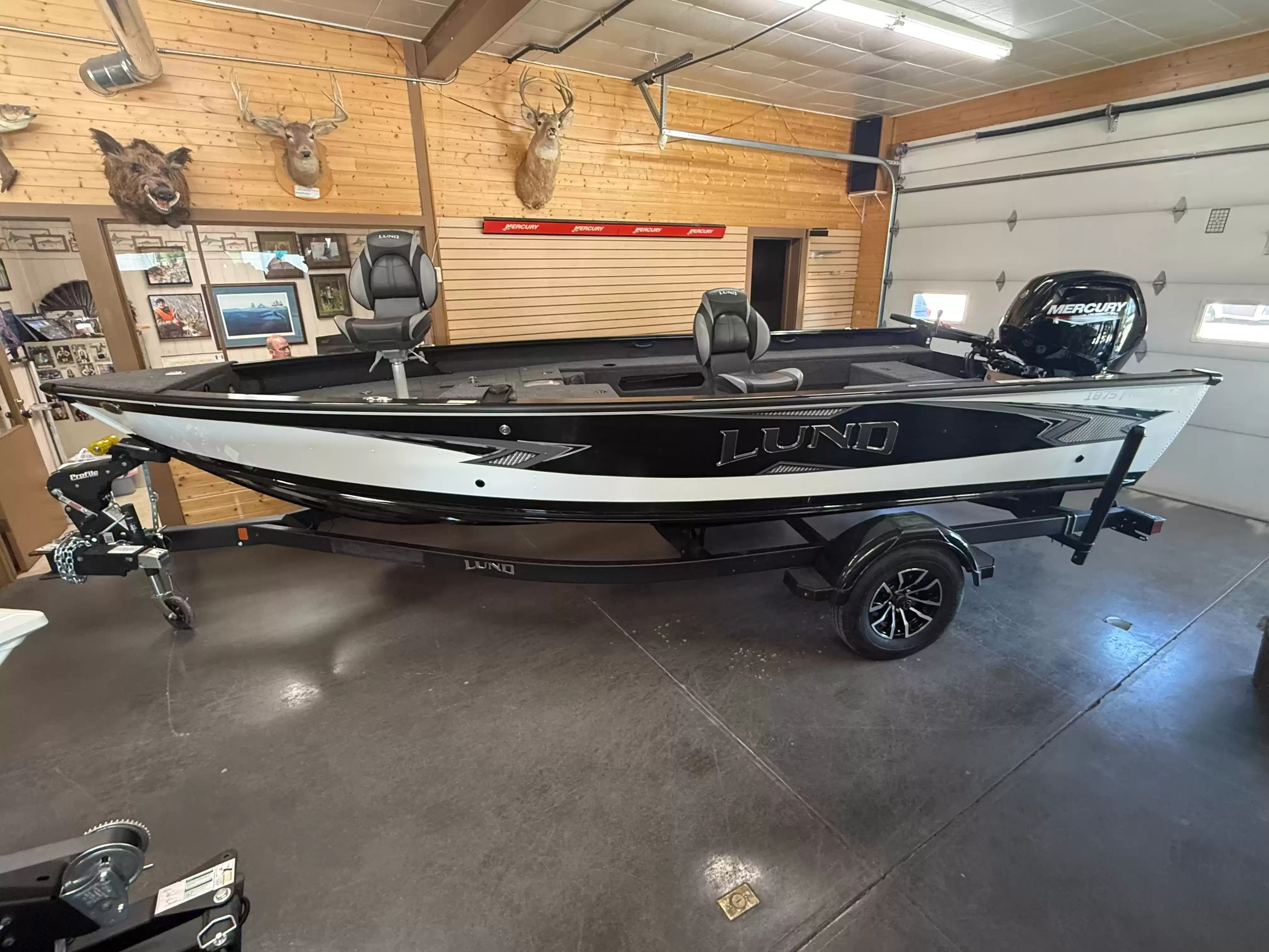 2026 Lund Boat Co. 1875 PRO GUIDE in algona IA
