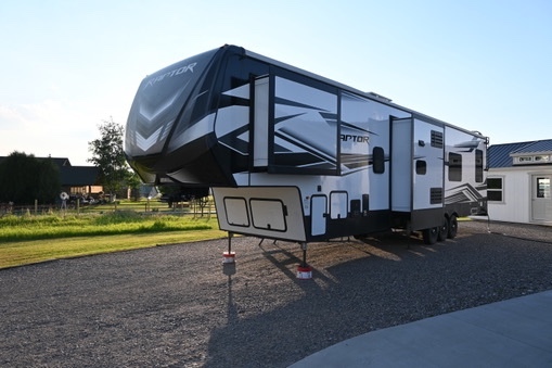 2022 Keystone RAPTOR 415 in gallatin gateway MT