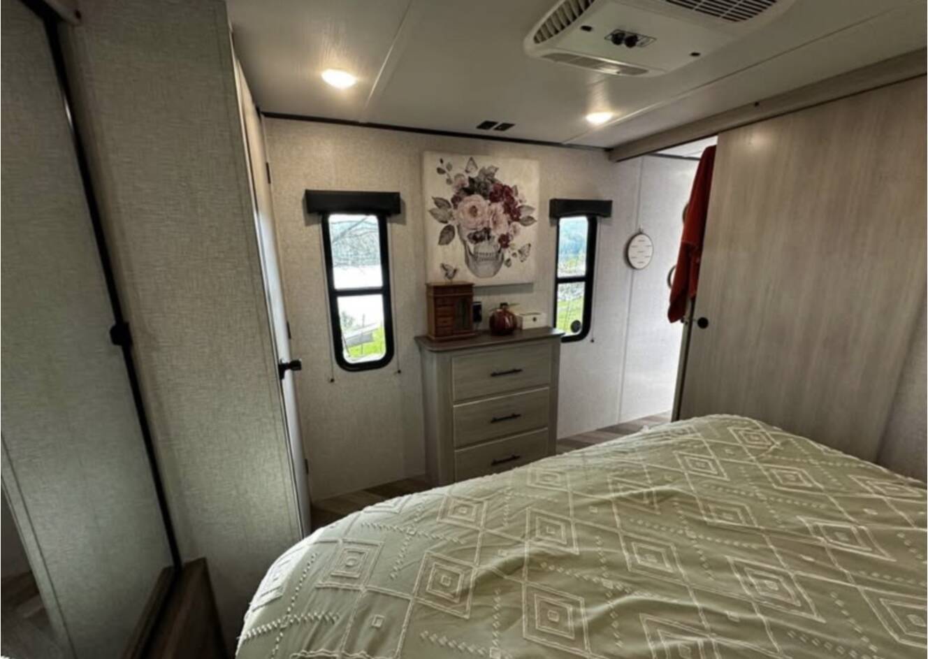 A photo of this 2024 Crossroads ZINGER ZR340RE