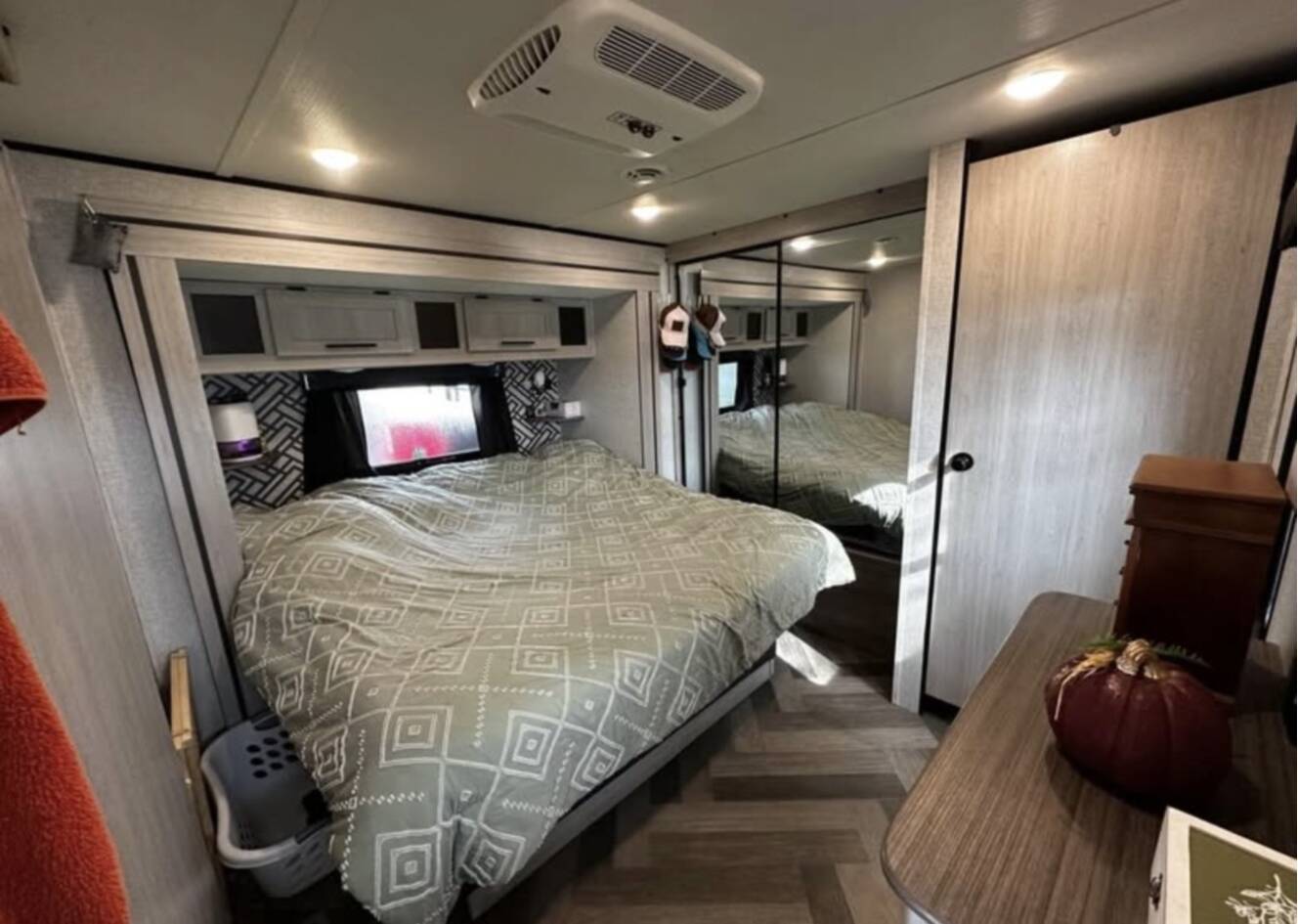 A photo of this 2024 Crossroads ZINGER ZR340RE