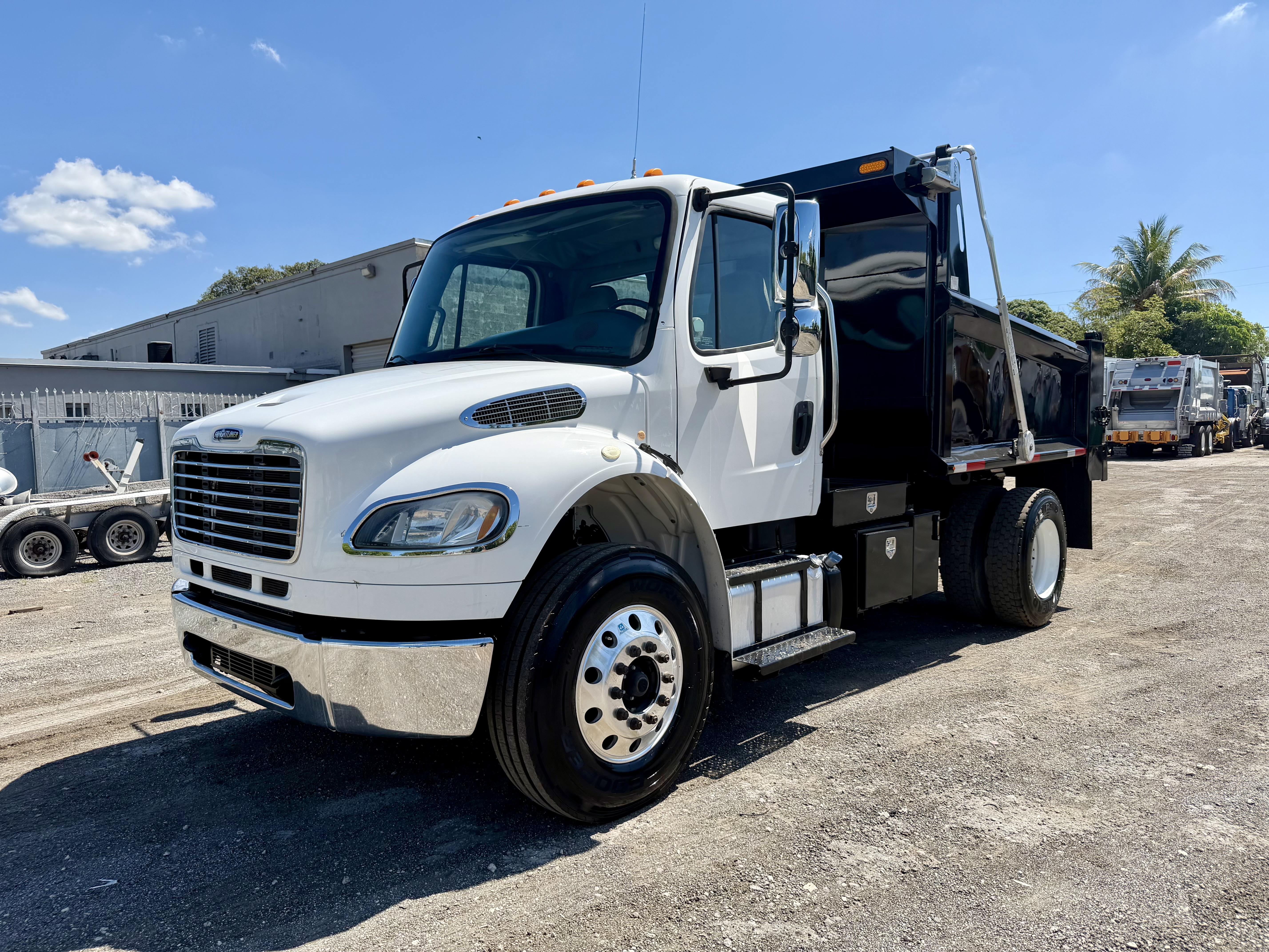 2015 FREIGHTLINER BUSINESS CLASS M2 106 in Miami, FL