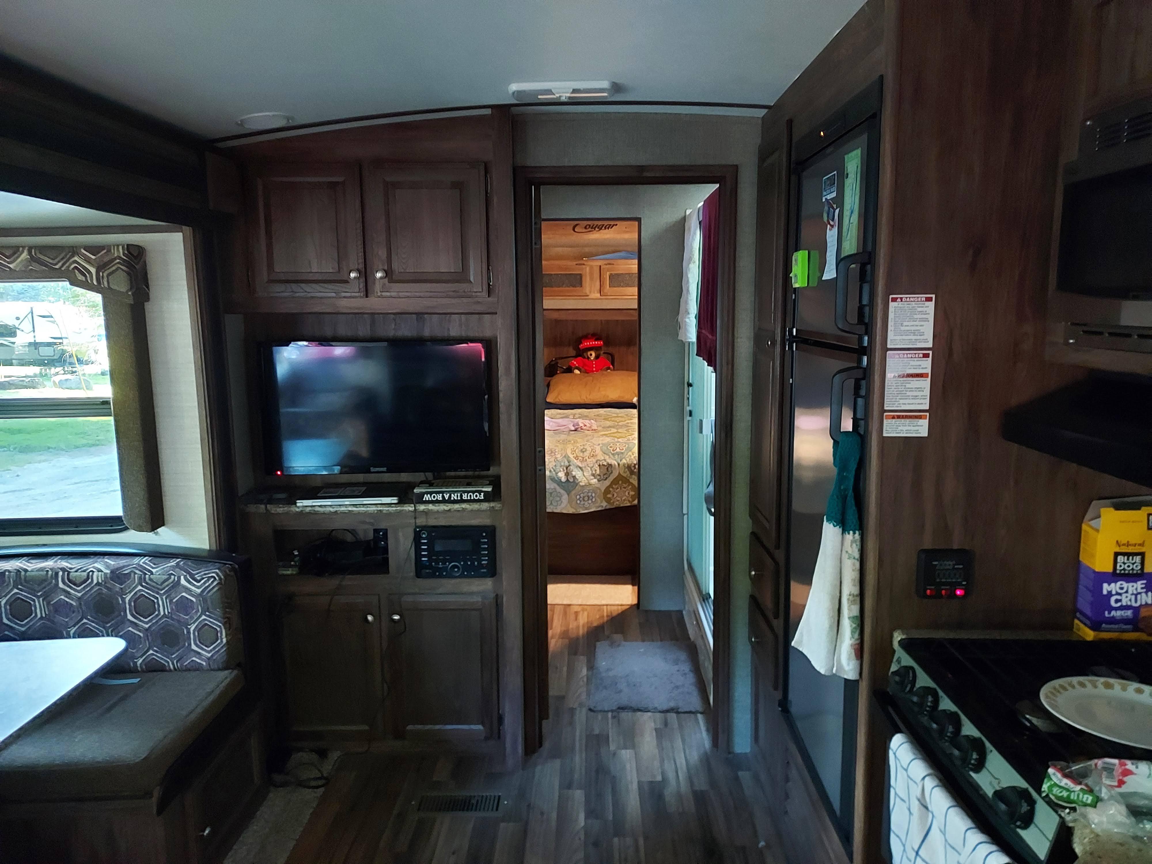 2017 Keystone COUGAR X-LITE 28RLS in maynard MA