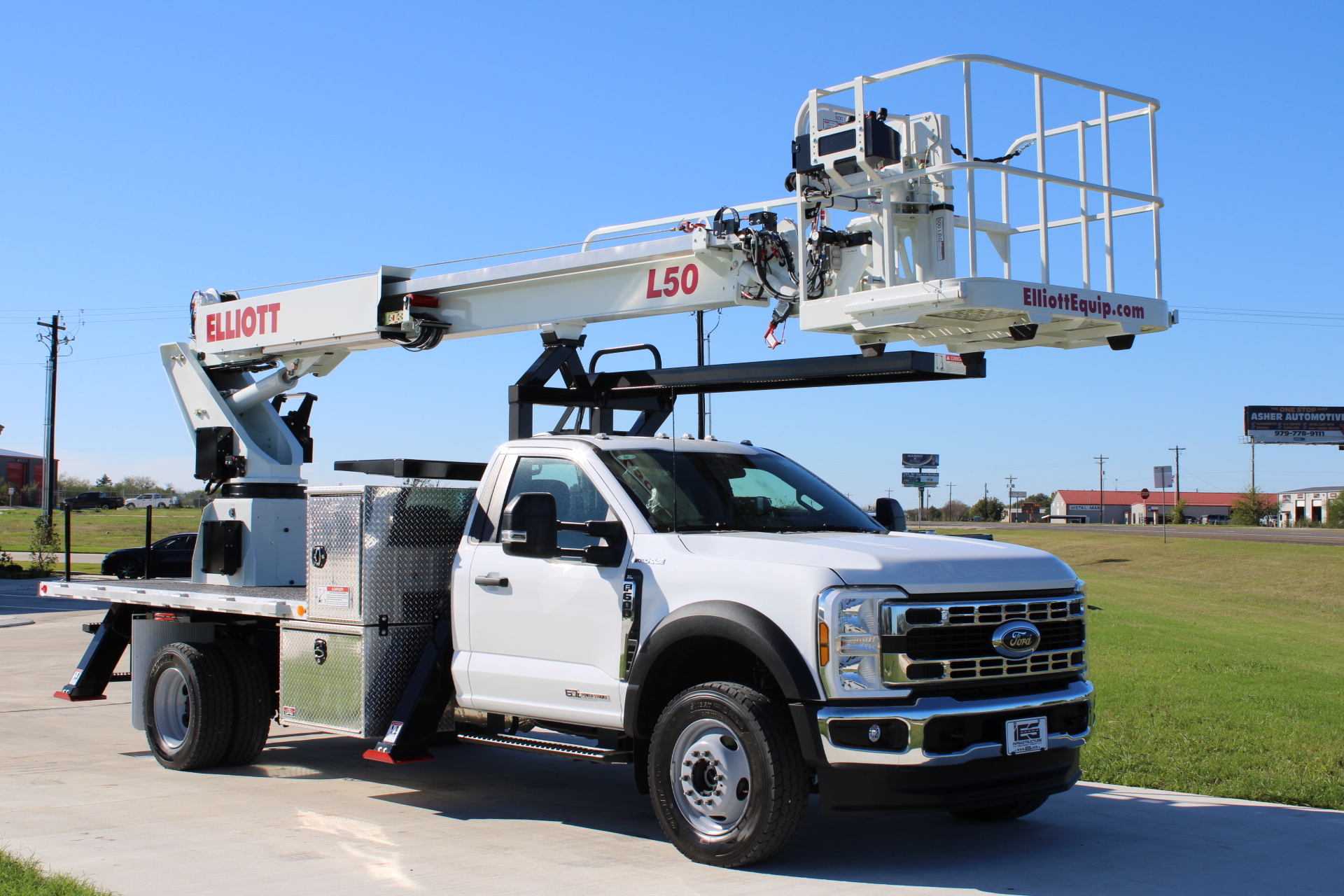 2026 FORD F-600 4x4 / Elliott L50 in Bryan, TX
