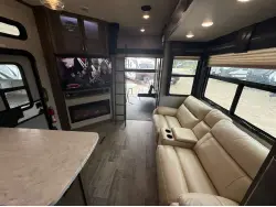 2019 DUTCHMEN VOLTAGE 3705
