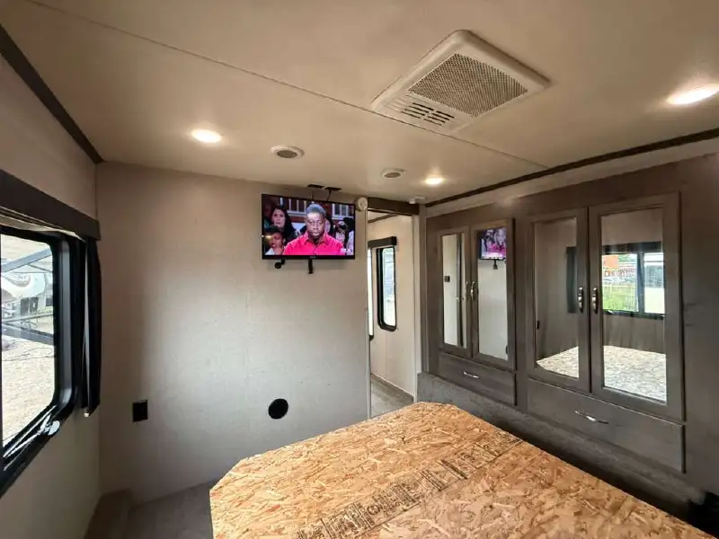 2019 DUTCHMEN VOLTAGE 3705