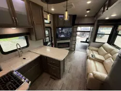 2019 DUTCHMEN VOLTAGE 3705