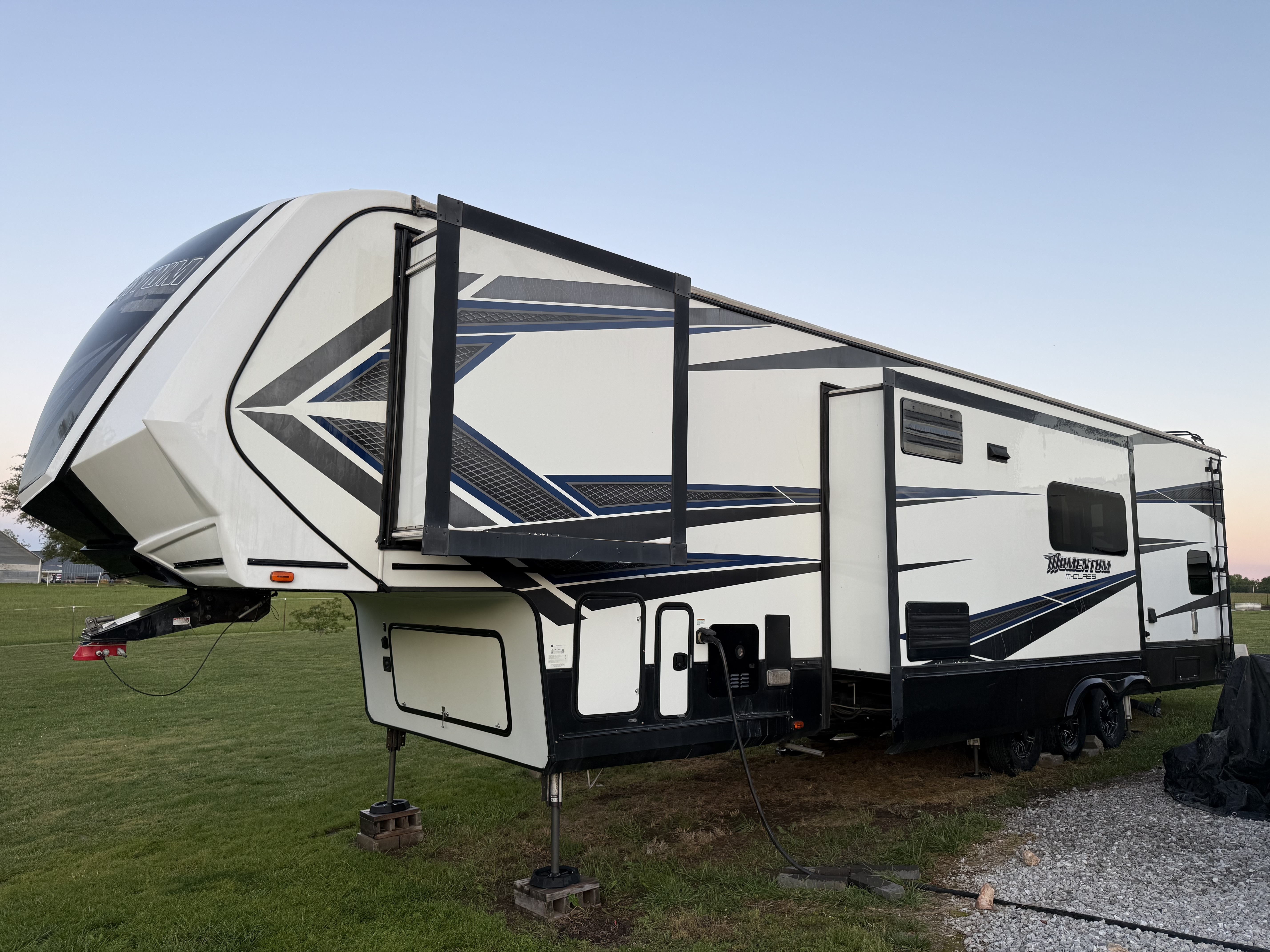 2019 Grand Design MOMENTUM M-CLASS 395M in clever MO