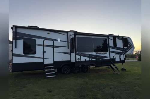 2019 Grand Design MOMENTUM M-CLASS 395M in clever MO