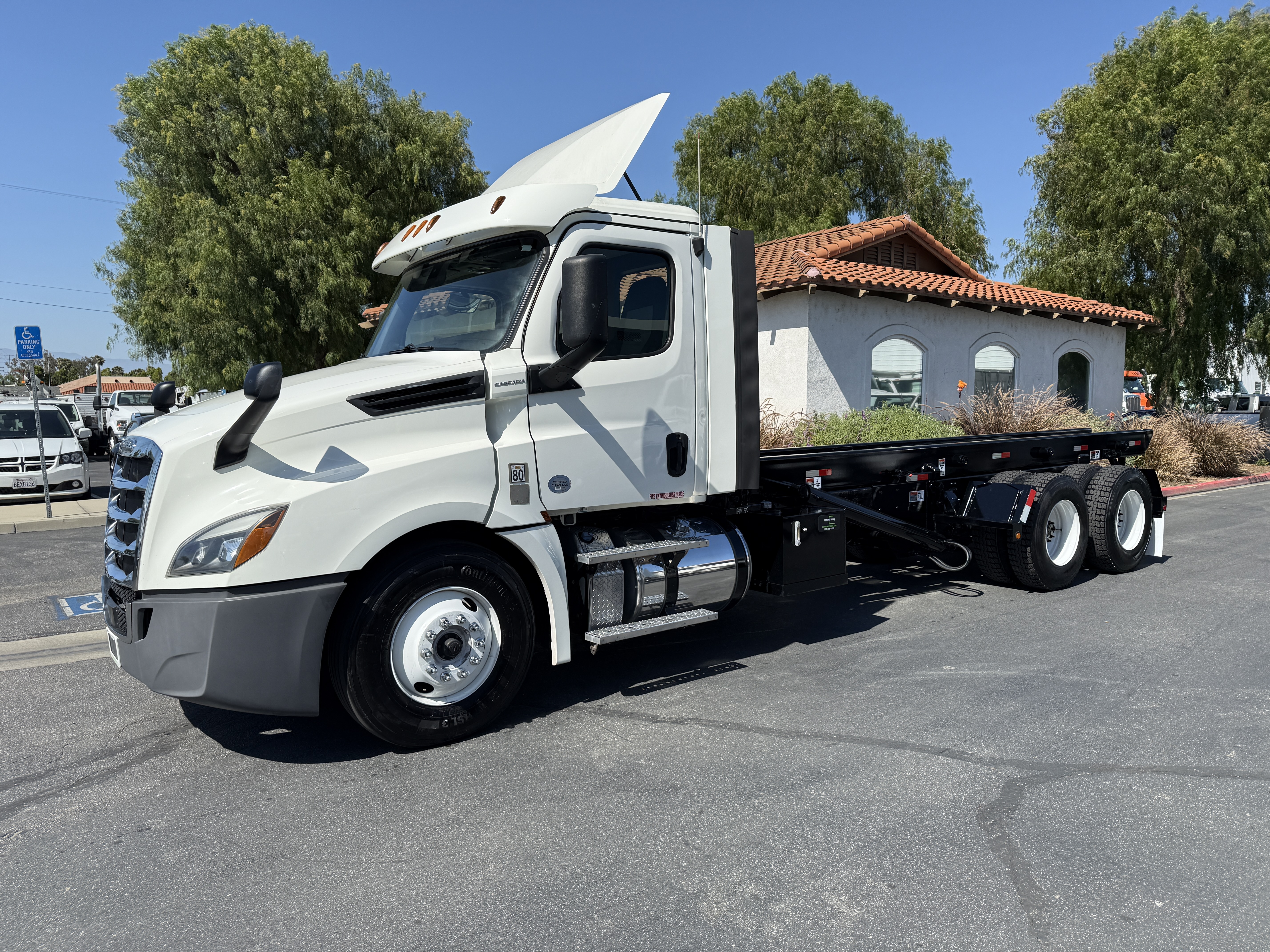 2018 FREIGHTLINER T12664ST in Norco, CA